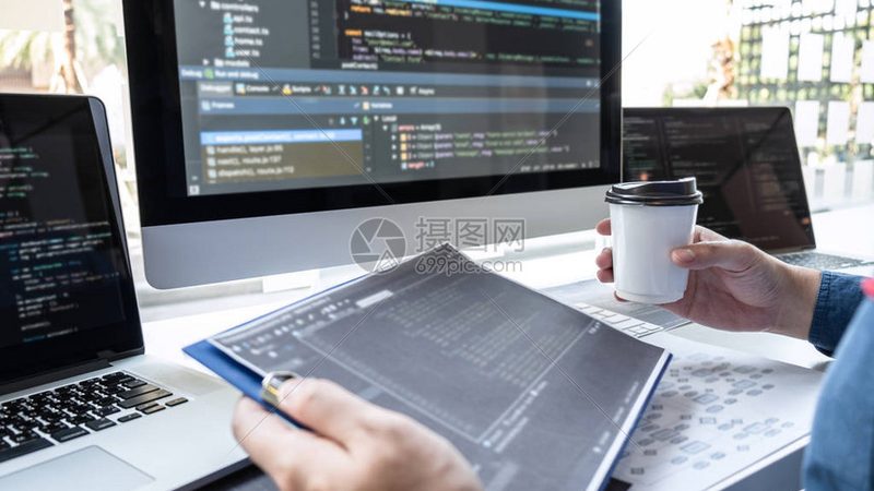 成本控制：在ERP定制开发过程中，企业应关注以下几个方面：